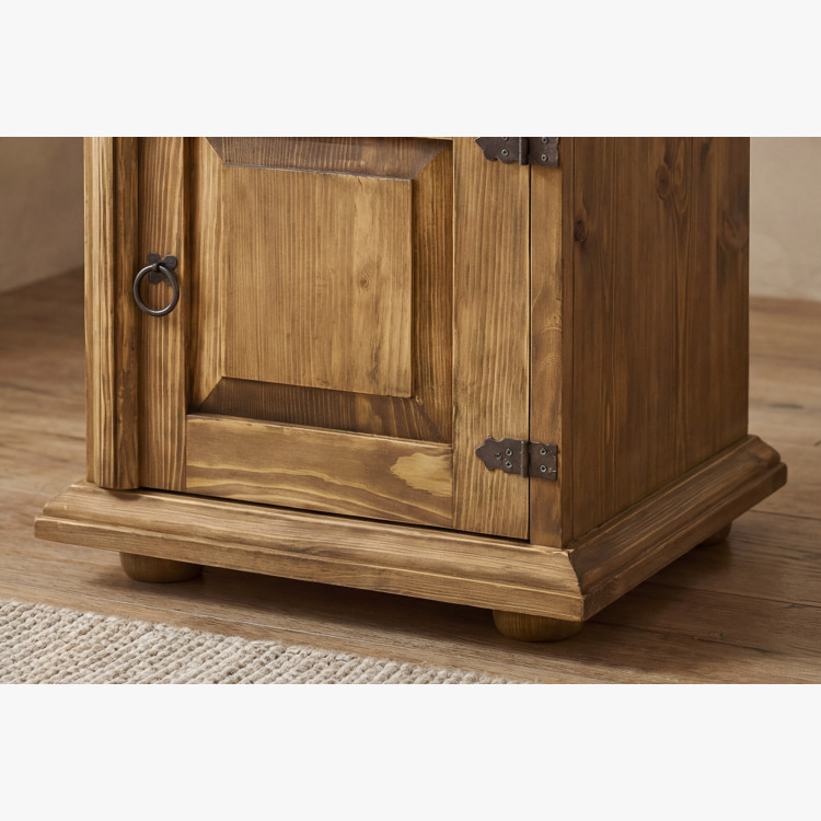 Nočný stolík vidiecky štýl