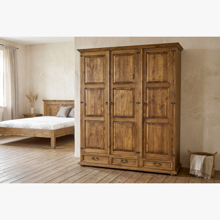 Trojdverová rustikálna skriňa