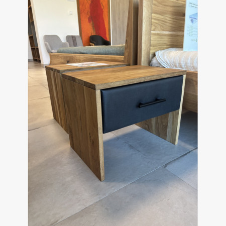 Outlet dubový nočný stolík z masívu 50 cm