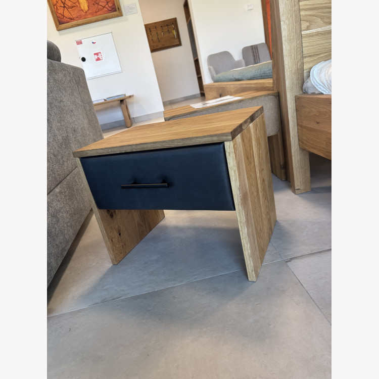 Outlet dubový nočný stolík z masívu 50 cm