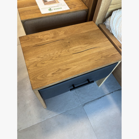 Outlet dubový nočný stolík z masívu 50 cm