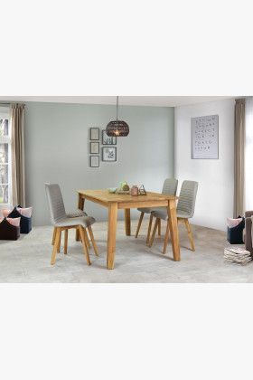 Drevený jedálenský stôl Mirek dub a stoličky Arosa sivá 2