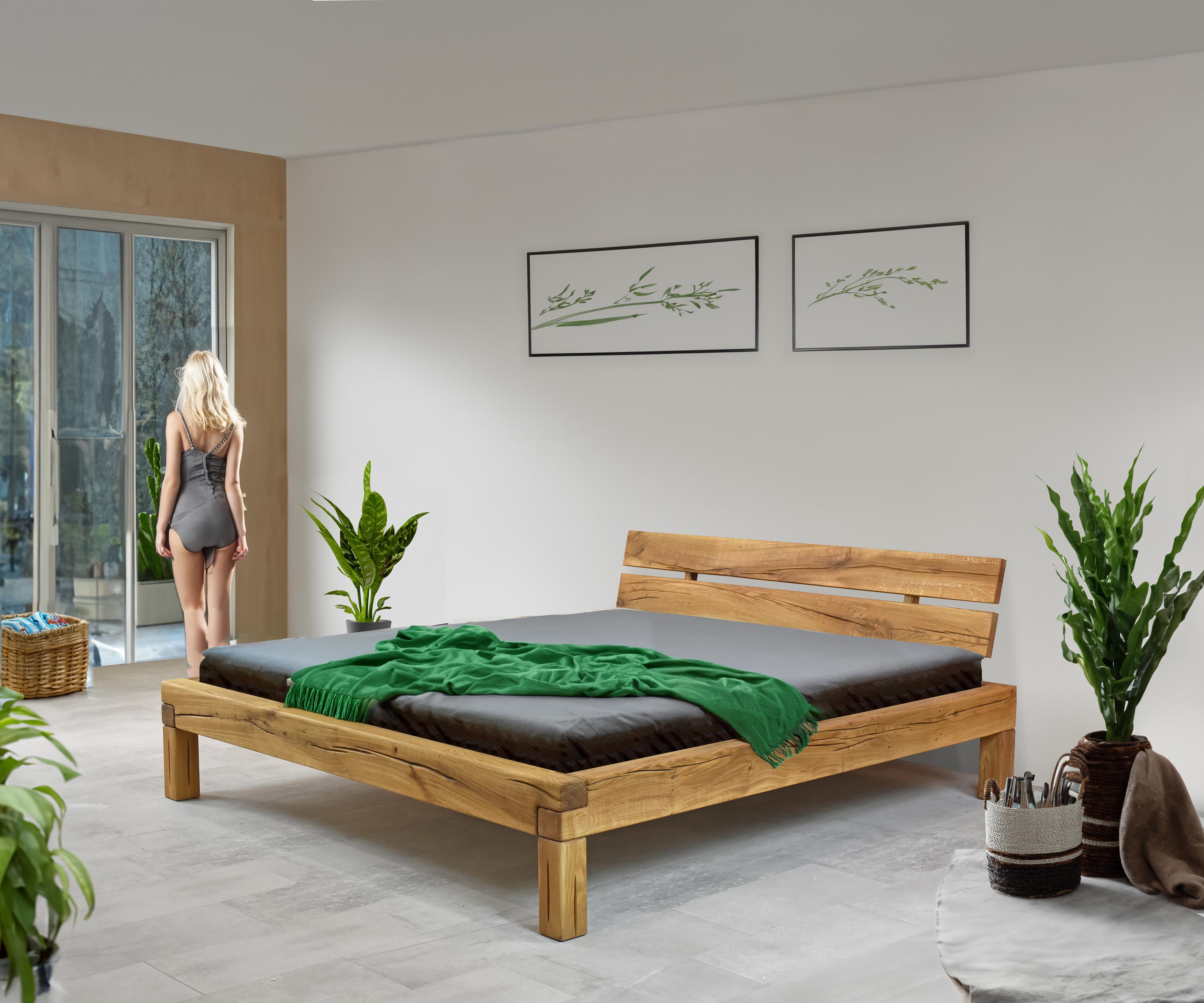 postel z mas&iacute;vu dub