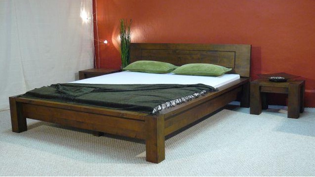 Manželská posteľ z masívu 