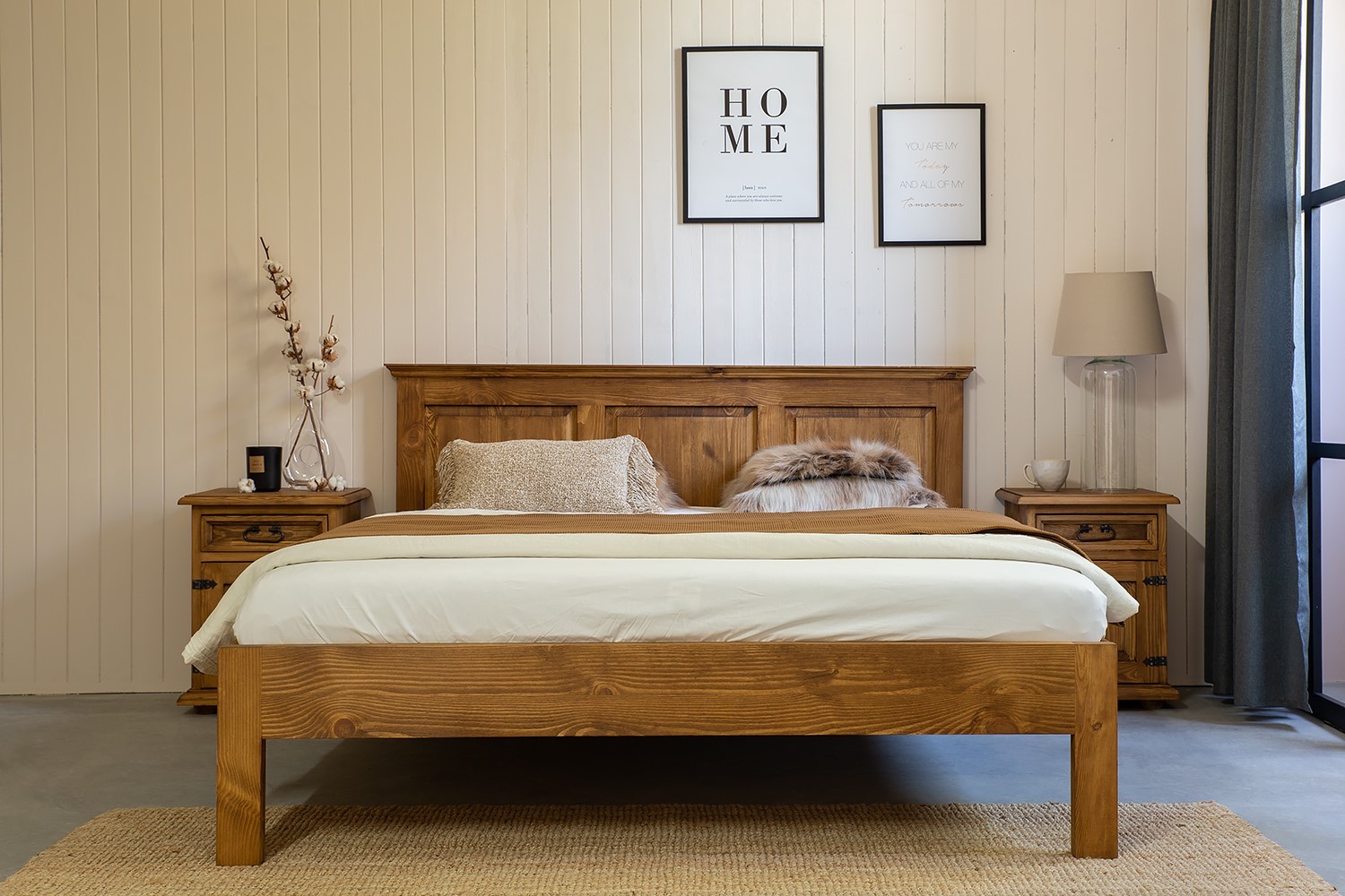 Drevená posteľ s roštom