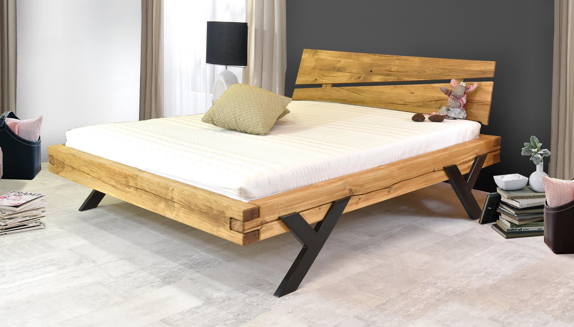 Drevená manželská posteľ  dub masív , oceľové nohy 