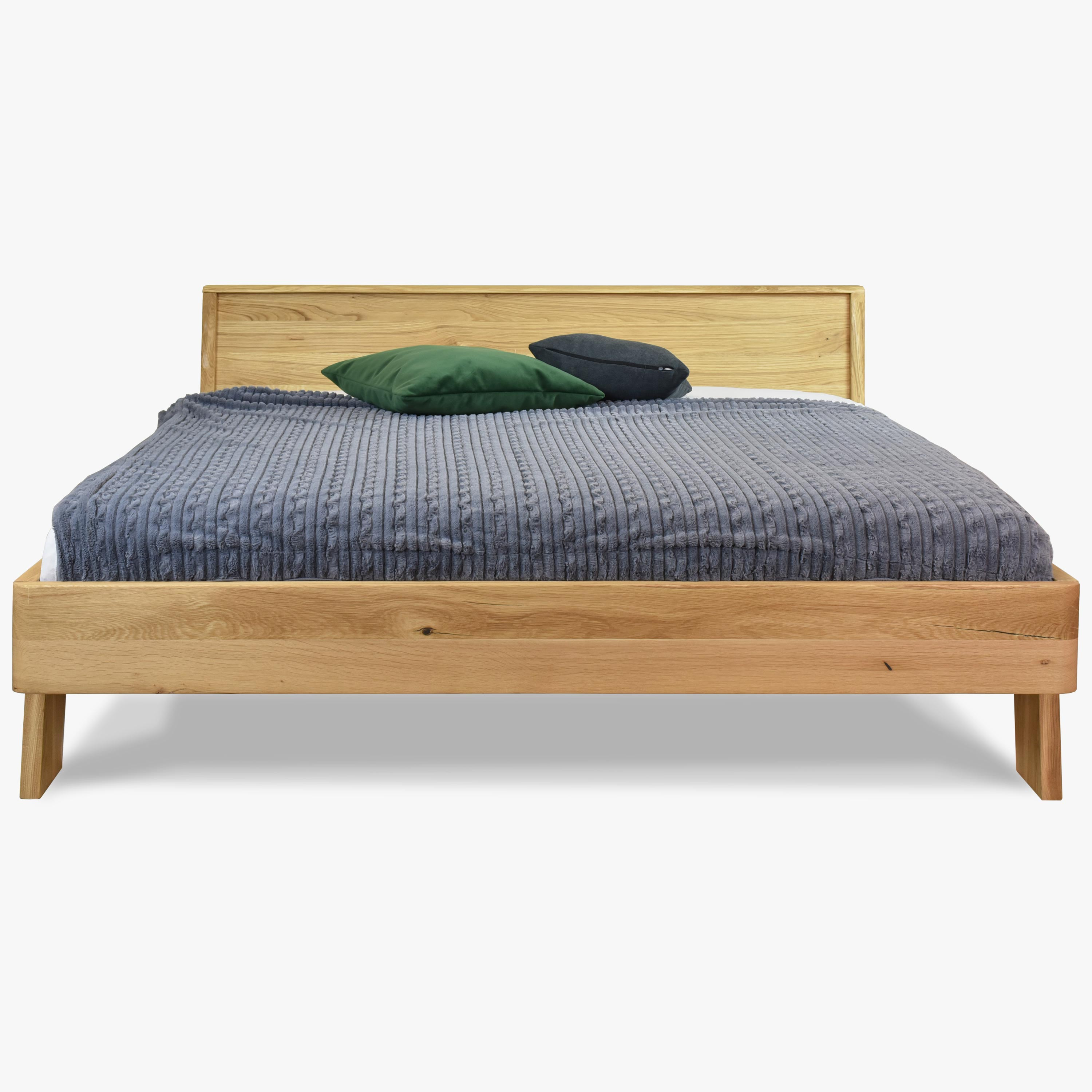 dubová posteľ z dreva 