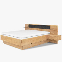 Manželská posteľ z masívu s úložným boxom a nočnými stolíkmi 