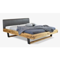 Moderná manželská posteľ z dubu do spálne 