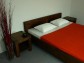 Drevená manželská posteľ - orech