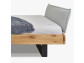Kvalitná manželská posteľ z dubového masívu 180 x 200, prijemné čalúnené čelo 