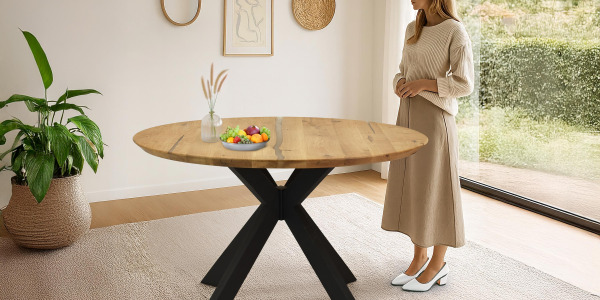 Výhody jedálenských stolov z masívu – prečo sa oplatí investovať