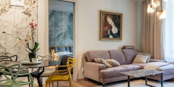 Nábytok pre hotely a reštaurácie z masívu  Mirek